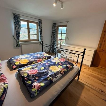 Charmante Farbenfrohe Wohnung Fuer Zwei Фишбахау Екстериор снимка