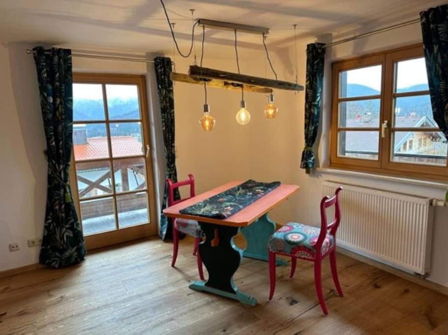 Charmante Farbenfrohe Wohnung Fuer Zwei Фишбахау Екстериор снимка